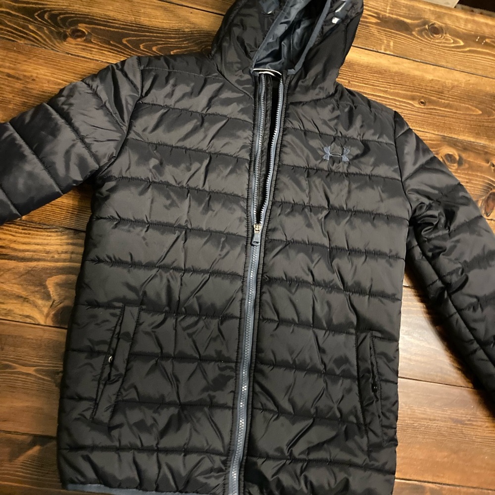 Under Armour storm boys coldgear jacket, size large, Like new